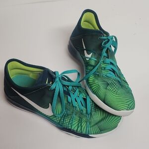 Nike Free Tr 6 green & white lace-up sz 7 running shoes. Comfortable.